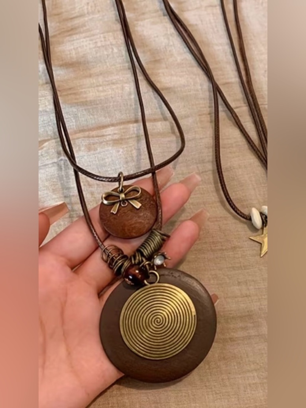 ⭐️ Bohemian Brown Layered Pendant Necklace New - Picture 3 of 3